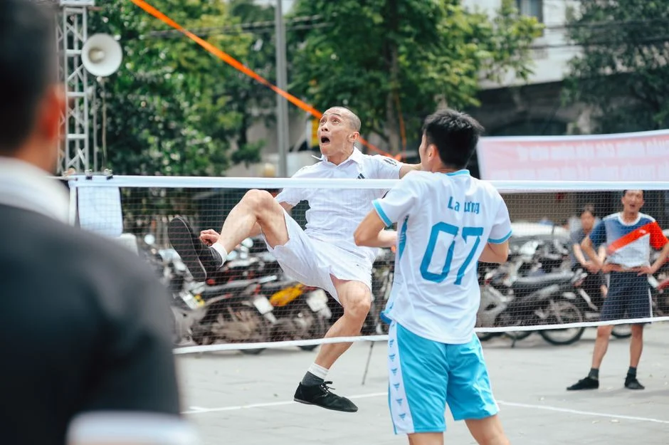 张伟丽卫冕战前摔防训练升级对手缠斗威胁成焦点